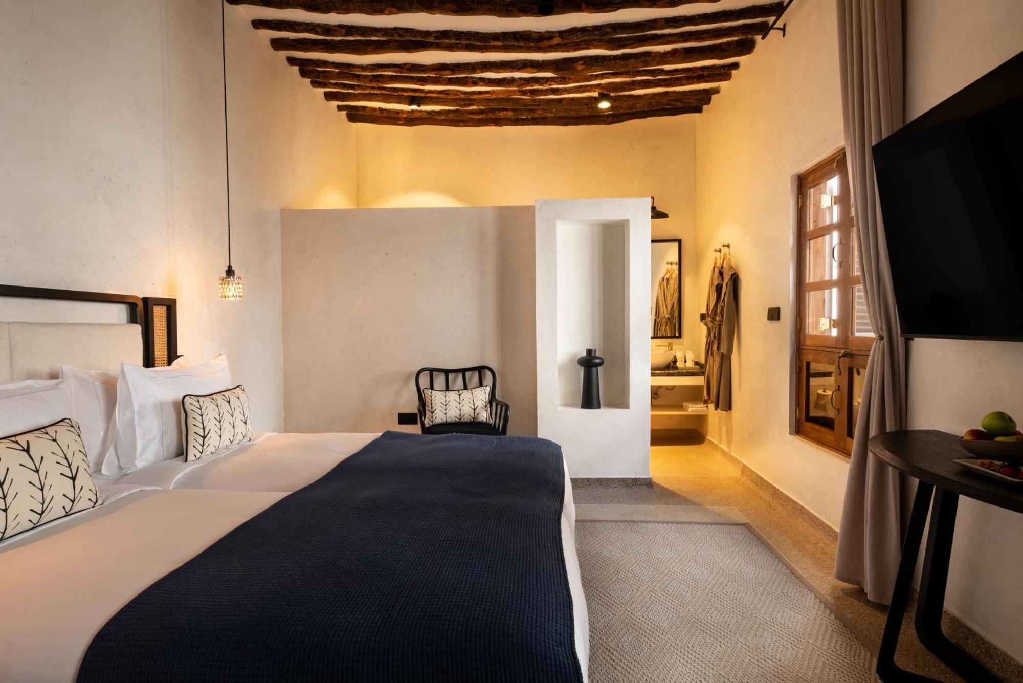 The Neela Boutique Hotel Stone Town Занзибар Номер фото